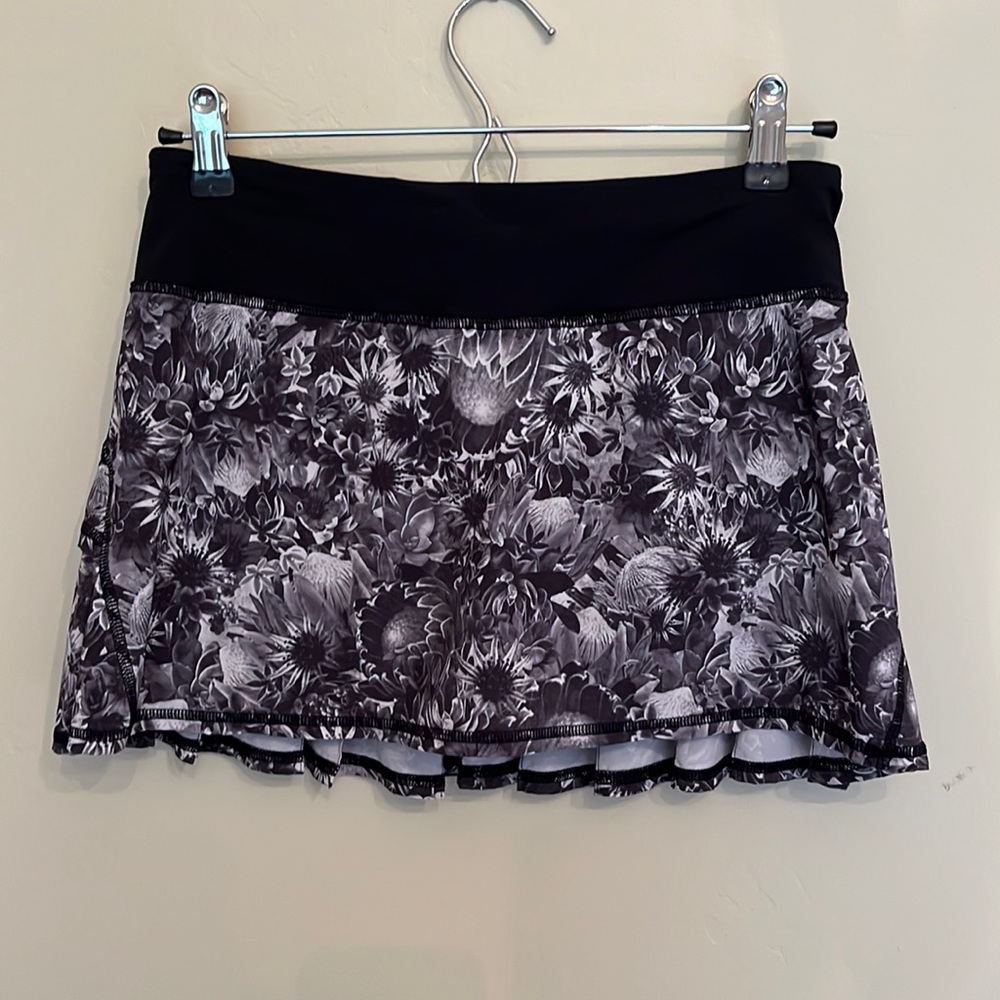 Lululemon Pace Setter skirt - size 4